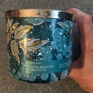 White Barn Cocoa-Roasted Chestnuts candle new